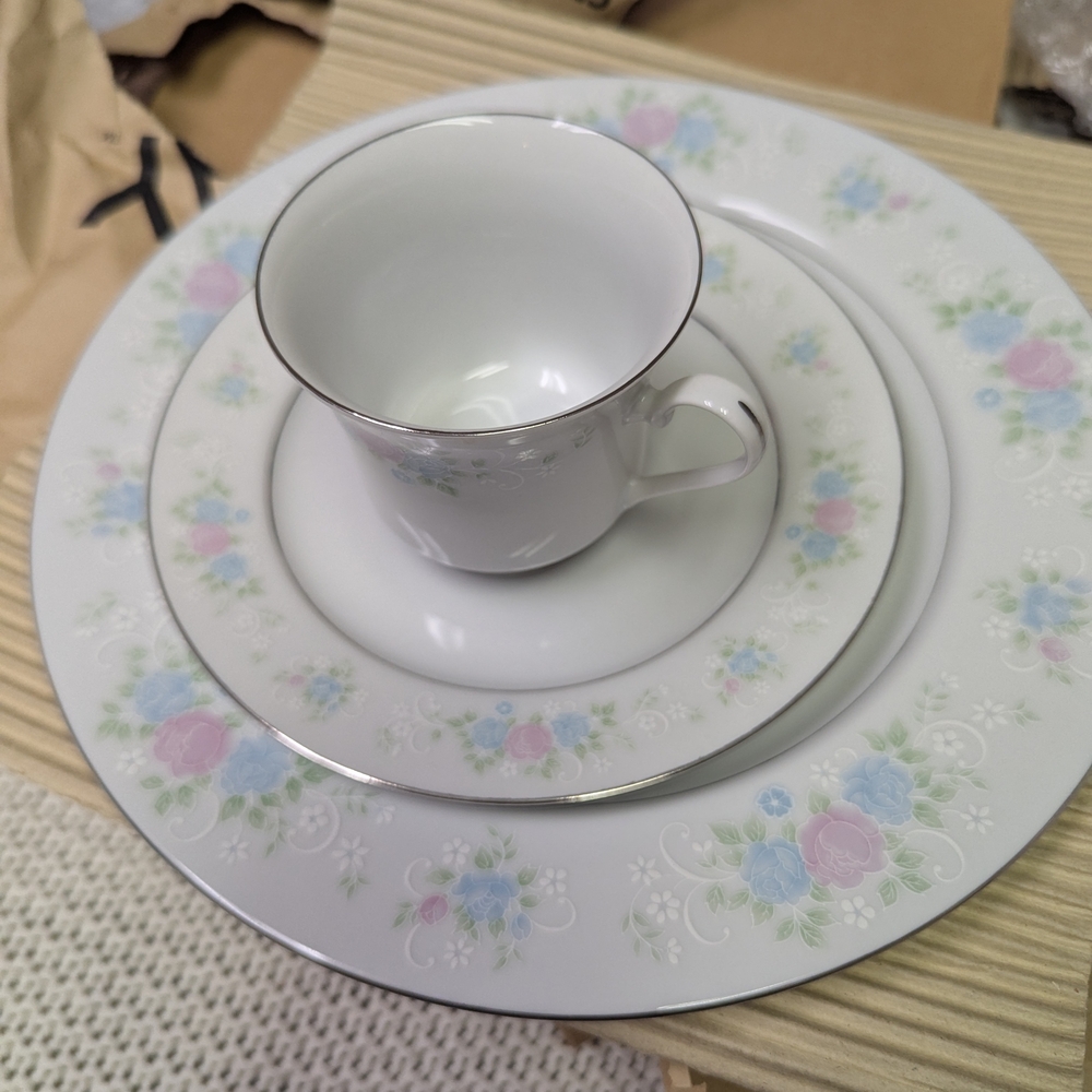 Floral White Dinnerware Set
